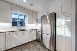 818 Valencia St, Dallas, TX 75223 - Photo 20