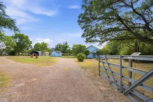3325 Dove Creek Rd, Cleburne, TX 76031 - Photo 22