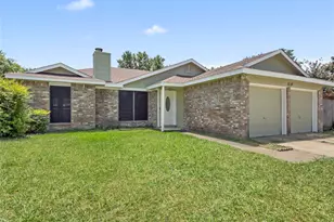 614 Red Coat Ln, Arlington, TX 76002 - Photo 2
