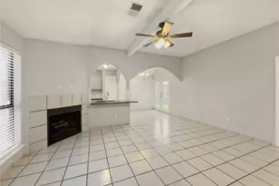614 Red Coat Ln, Arlington, TX 76002 - Photo 4