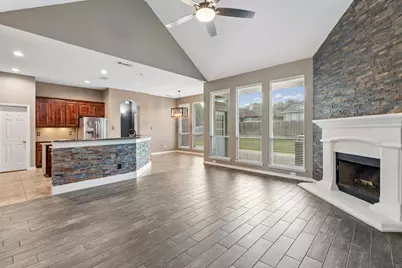 721 Date Court, Burleson, TX 76028 - Photo 4