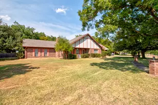 1219 Kiowa Dr E, Lake Kiowa, TX 76240 - Photo 2