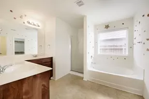 900 Cheryl St, Crowley, TX 76036 - Photo 12