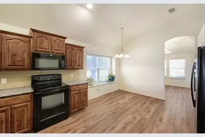 900 Cheryl Street, Crowley, TX 76036 - Photo 8