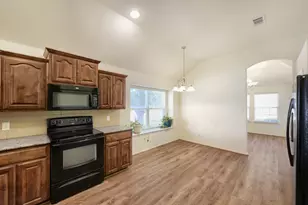 900 Cheryl St, Crowley, TX 76036 - Photo 8