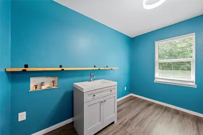 525 W 7th Street, Crawford, TX 76638 - Photo 18