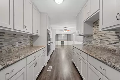 525 W 7th Street, Crawford, TX 76638 - Photo 10