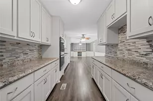 525 W 7th St, Crawford, TX 76638 - Photo 10