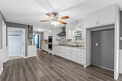 525 W 7th Street, Crawford, TX 76638 - Photo 8