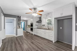 525 W 7th St, Crawford, TX 76638 - Photo 8