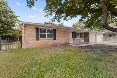 1016 Sproles Drive, Benbrook, TX 76126 - Photo 6