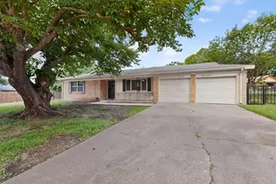 1016 Sproles Dr, Benbrook, TX 76126 - Photo 1