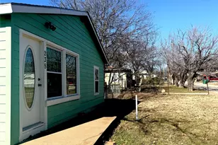 238 S 8th St, Jacksboro, TX 76458 - Photo 2