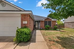 717 Partridge Dr, Saginaw, TX 76131 - Photo 2