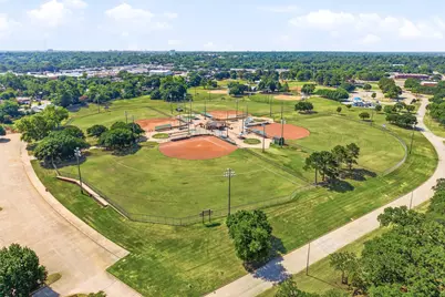 2105 Inverness Drive, Arlington, TX 76012 - Photo 36