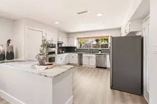 2105 Inverness Dr, Arlington, TX 76012 - Photo 12