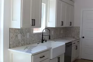 936 E Annie St, Fort Worth, TX 76104 - Photo 8