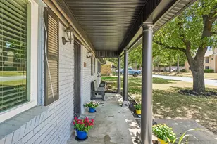 1224 Trailwood Dr, Hurst, TX 76053 - Photo 4