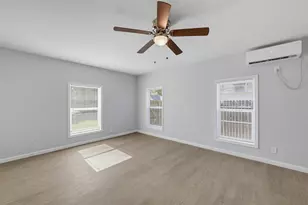 300 Emma St, Fort Worth, TX 76111 - Photo 6