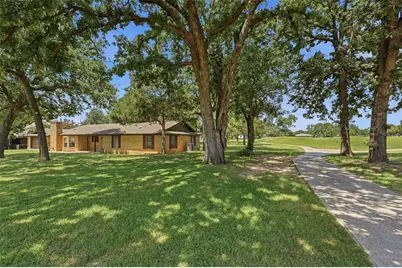 100 Mohican Trail, Lake Kiowa, TX 76240 - Photo 4