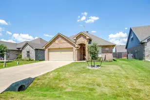 3207 Windcrest Dr, Granbury, TX 76049 - Photo 2