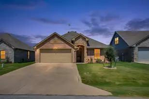3207 Windcrest Dr, Granbury, TX 76049 - Photo 1