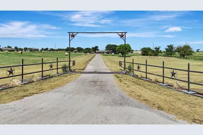 2561 County Road 248, Valley View, TX 76272 - Photo 2