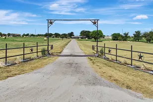 2561 Co Rd 248, Valley View, TX 76272 - Photo 2