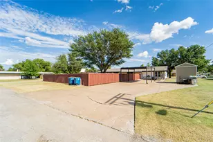 1400 Sycamore St, Breckenridge, TX 76424 - Photo 36