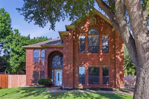 2422 Black Spruce Ct, Arlington, TX 76001 - Photo 2