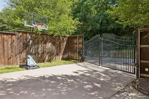 1022 Shadyside Ln, Dallas, TX 75223 - Photo 38