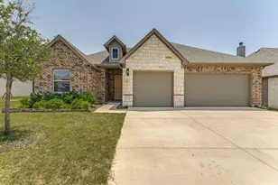 120 Rosemary Dr, Azle, TX 76020 - Photo 2