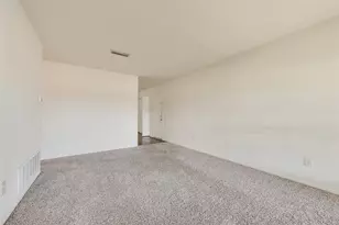 102 Silver Creek Dr, Duncanville, TX 75137 - Photo 2