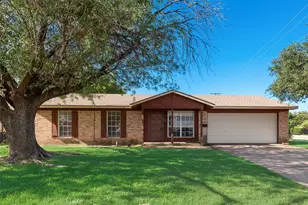102 Silver Creek Dr, Duncanville, TX 75137 - Photo 1