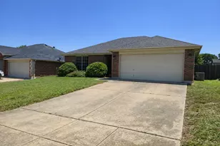 2009 Wahoo Dr, Mansfield, TX 76063 - Photo 2