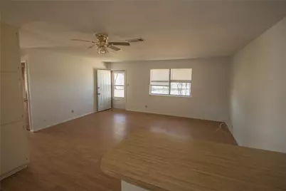 712 N Keith Street, Granbury, TX 76048 - Photo 2