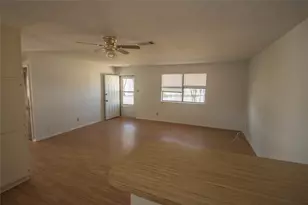 712 N Keith St, Granbury, TX 76048 - Photo 2