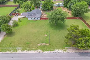 816 Balkan Dr, Lancaster, TX 75134 - Photo 2