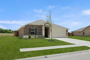 408 Comanche Dr, Cleburne, TX 76033 - Photo 2