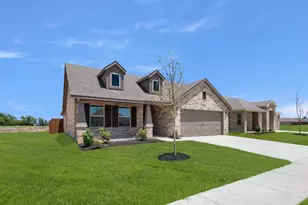 404 Comanche Dr, Cleburne, TX 76033 - Photo 2