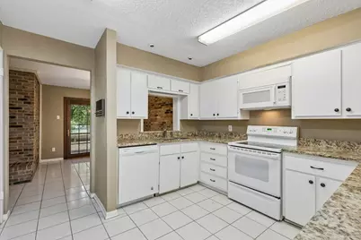 1806 Lakecrest Court, Carrollton, TX 75006 - Photo 12