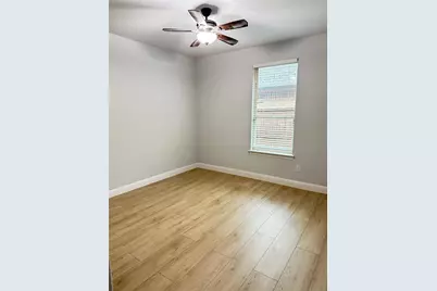 2117 Avenue B, Grand Prairie, TX 75051 - Photo 18