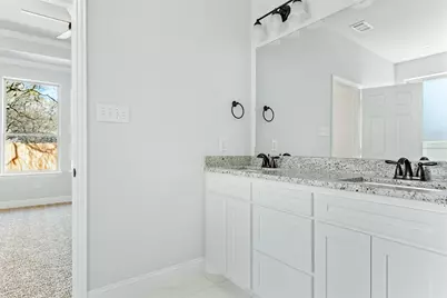 2117 Avenue B, Grand Prairie, TX 75051 - Photo 10