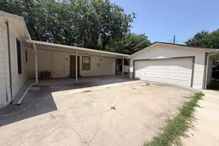 1005 S Carlton St, Ennis, TX 75119 - Photo 2