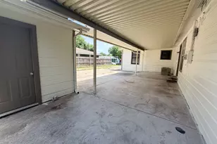 1005 S Carlton St, Ennis, TX 75119 - Photo 4