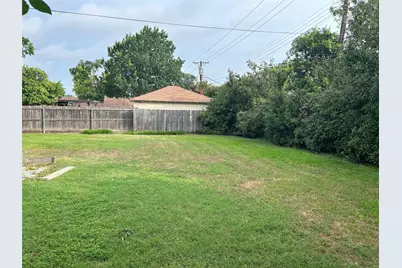 9428 Forest Hills Boulevard, Dallas, TX 75218 - Photo 10