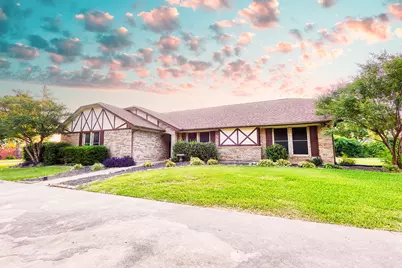 1701 N Saint Charles Avenue, Pilot Point, TX 76258 - Photo 2