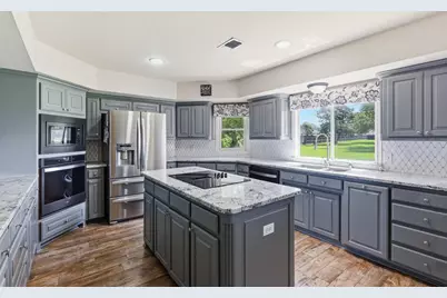 1701 N Saint Charles Avenue, Pilot Point, TX 76258 - Photo 8