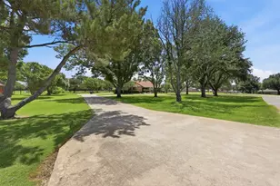 1701 N St Charles Ave, Pilot Point, TX 76258 - Photo 20