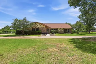1701 N St Charles Ave, Pilot Point, TX 76258 - Photo 4